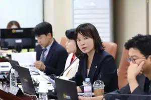 윤유진 서울시의원, 교육청 업무보고서 잠실중고 학급 대책 촉구… “교육청 주도로 적극 해결해야”
