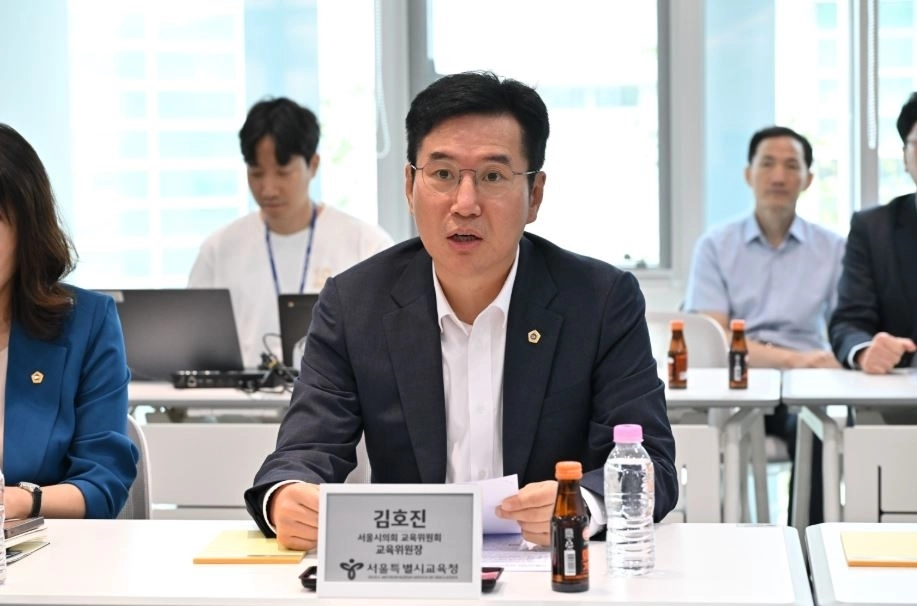 인사말을 하는 김호진 교육위원장. 서울시의회 제공