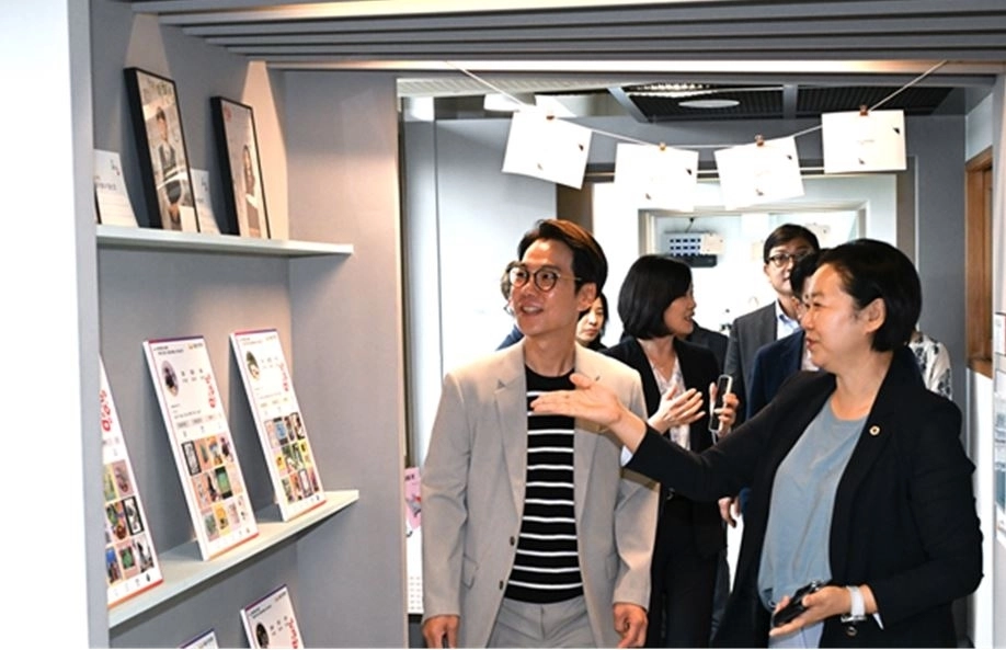 윤수혁 의원이 주요시설을 둘러보고 있다. 서울시의회 제공
