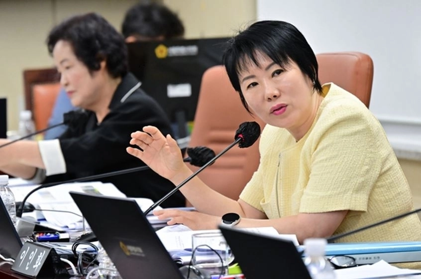 제339회 임시회 교통위원회 업무보고에서 질의하는 이인화 의원. 서울시의회 제공