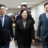 행정·공공기관 이전 기자회견 입장하는 한성숙 총리