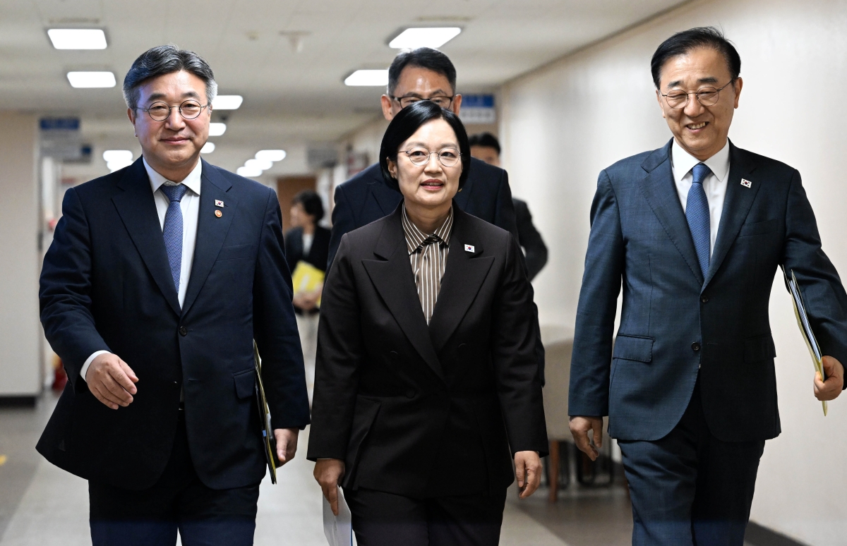한성숙 국무총리와 윤호중 행정안전부 장관, 김윤덕 국토교통부 장관 등이 3일 서울 종로구 정부서울청사에서 열린 행정·공공기관 이전 및 공공기관 기능 개혁 관련 기자회견에 들어서고 있다. 2026.9.3 홍윤기 기자