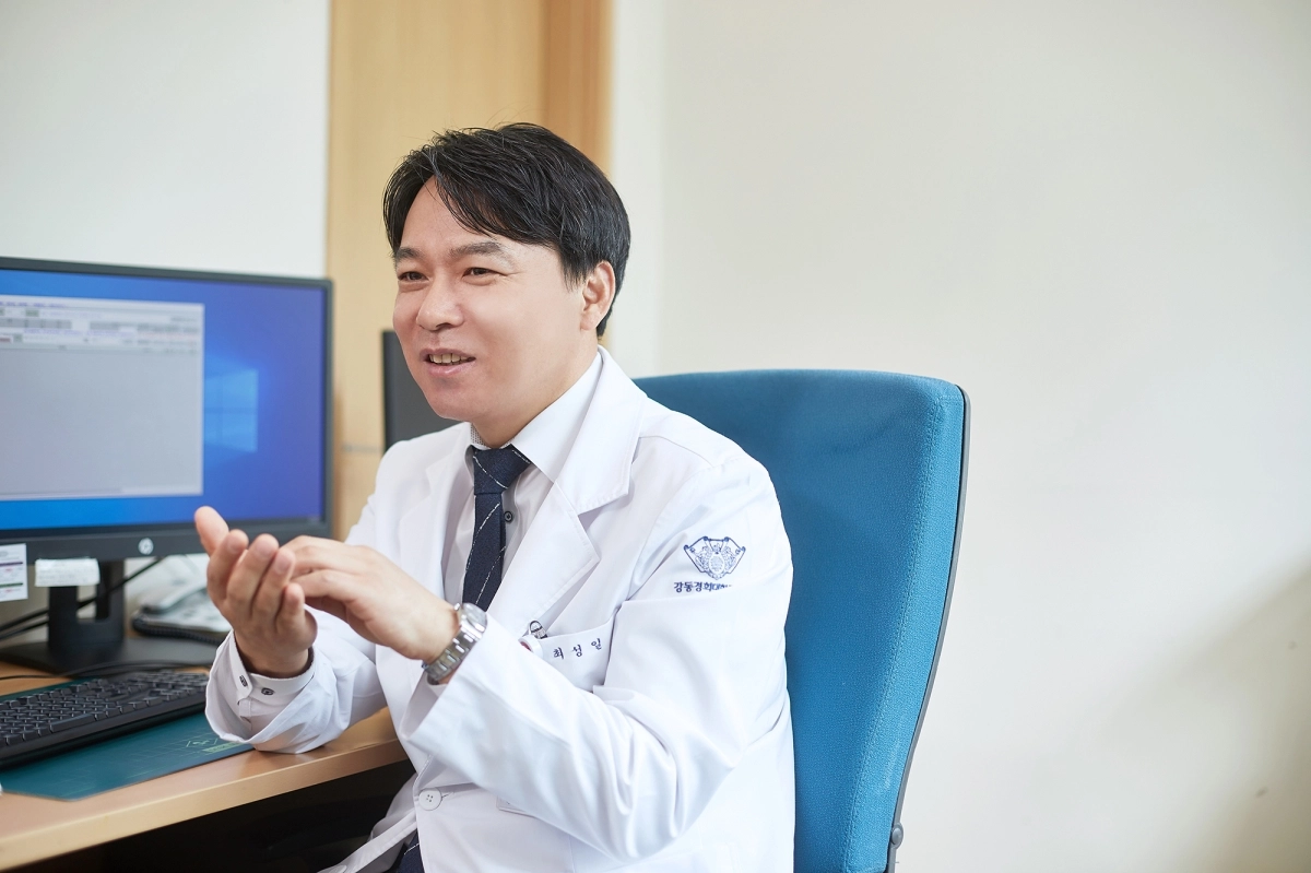 강동경희대병원 비만대사수술센터 최성일 교수(소화기외과)가 비만대사수술 효과에 대해 설명하고 있다.
