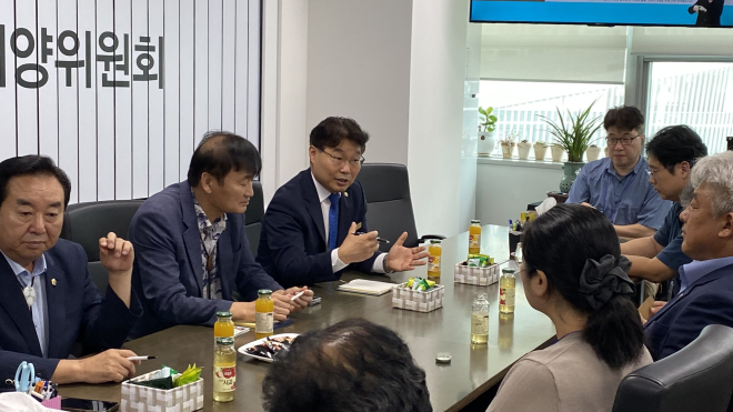 김성태 경기도의원, 한농연·용인 화훼농가와 머리 맞대... “예산 줄이고 농업 지킬 수 없다”