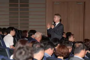 “시민 삶 변화 함께 만들자”…민형배 시장, 전직원과 첫 대면 소통