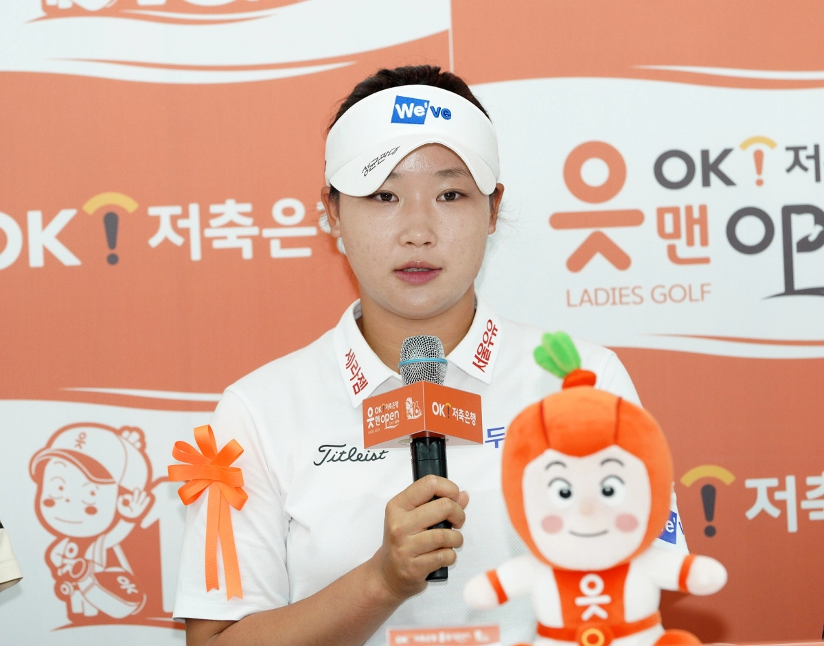 기자회견하는 김민솔. KLPGA 제공.