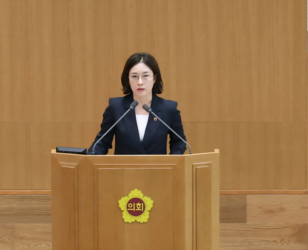 ▲임유진 의원이 3일 제393회 임시회 제3차 본회의에서 고양은평선 식사 연장 필요성에 대해 5분 자유발언을 진행하고 있다. (사진=경기도의회)