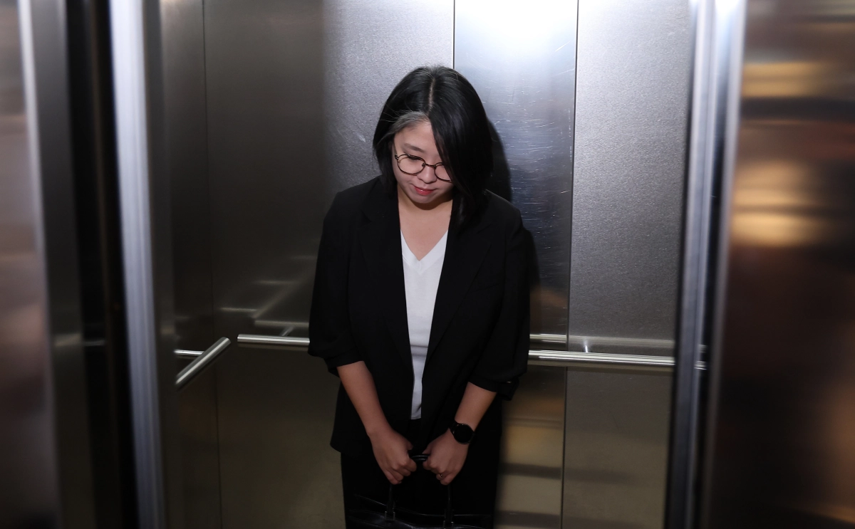 용혜인 성평등가족부 장관 후보자가 3일 오전 서울 서대문구 한국청소년활동진흥원에 마련된 인사청문회 준비사무실로 출근하고 있다. 뉴스1