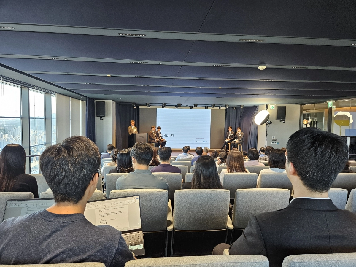 3일 서울 강남구 법무법인 율촌 사무실에서 열린 ‘새로운 수사 구조와 대응 전략’ 세미나에서 기업인들이 형사 전문 변호사들한테 개정 형소법 관련 질문을 쏟아내고 있다. 서진솔 기자