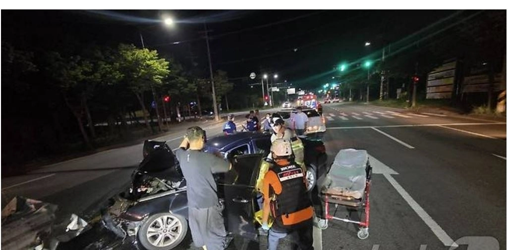 4일 0시 50분쯤 전남광주 광산구 장록동 한 도로에서 A씨(40대)가 중앙분리대를 들이받아 숨졌다. (뉴스1 제공)