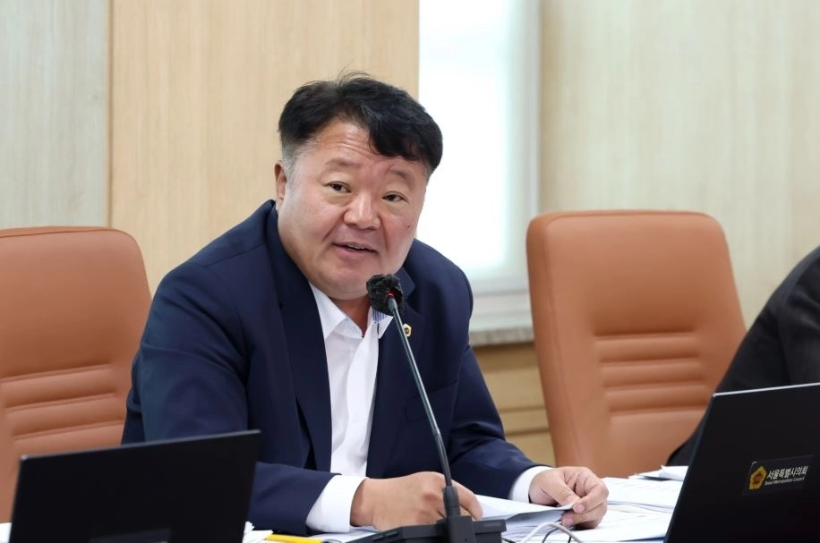 주택공간위원회 회의에서 질의중인 박계홍 의원. 서울시의회 제공