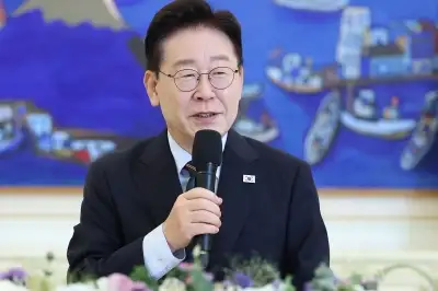 李대통령 지지율 또 취임 후 최저치…2%p 하락한 40%