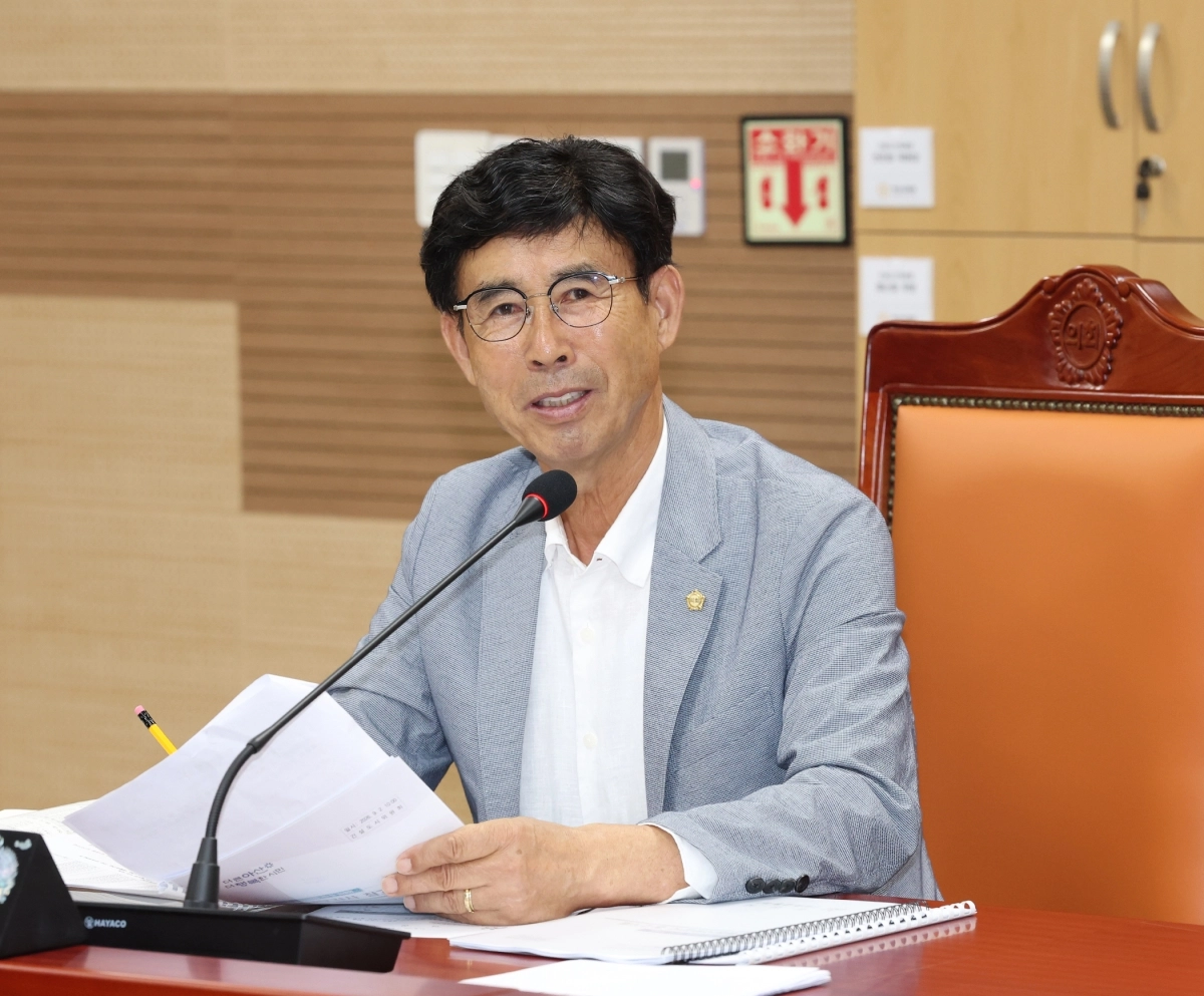 충남 아산시의회 홍순철 의원이 제267회 제1차 정례회에서 ‘아산호’ 지명 주권 회복을 촉구하고 있다. 시의회 제공