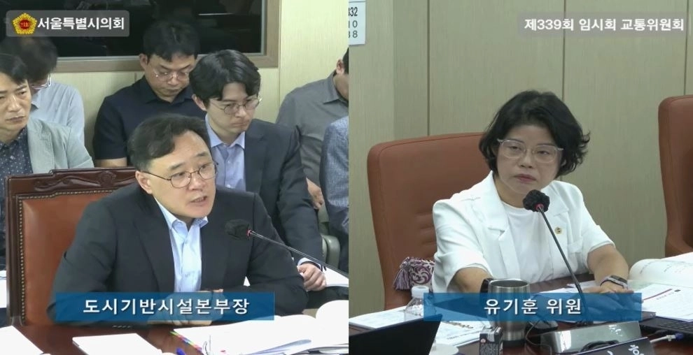 유기훈 의이 지난 2일 서울시의회 교통위원회 회의실에서 임춘근 도시기반시설본부장을 상대로 질의를 하고 있다. 서울시의회 제공