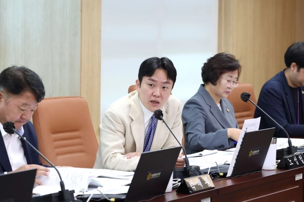 질의하는 노성철 의원. 서울시의회 제공