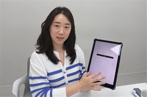 머머 솔루션을 시연하는 편선영 펀치랩 대표