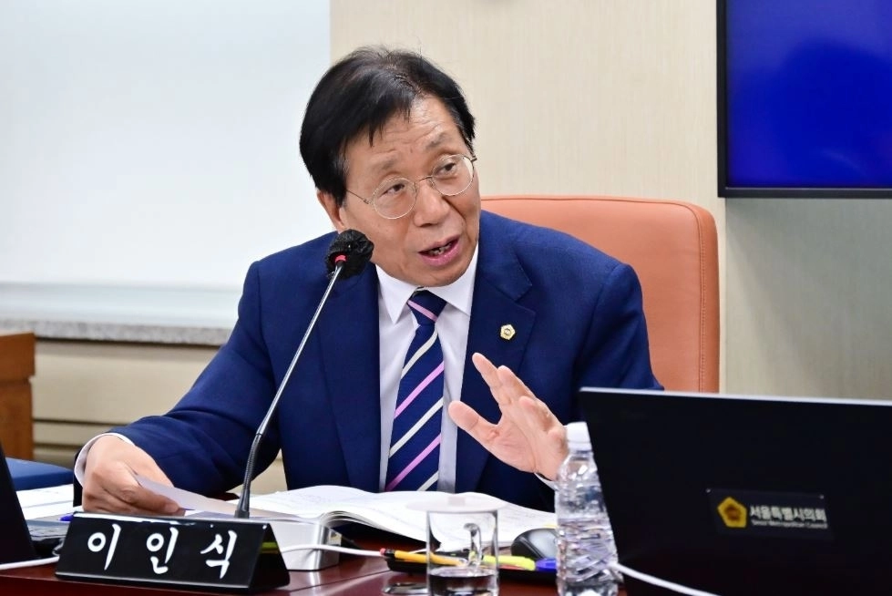 지난 3일 열린 서울시설공단 업무보고에서 질의하는 이인식 의원. 서울시의회 제공