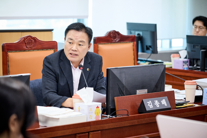 김종배 경기도의원 “대상은 넓히고 예산은 줄이고…생리용품 지원, 이대로 괜찮나”