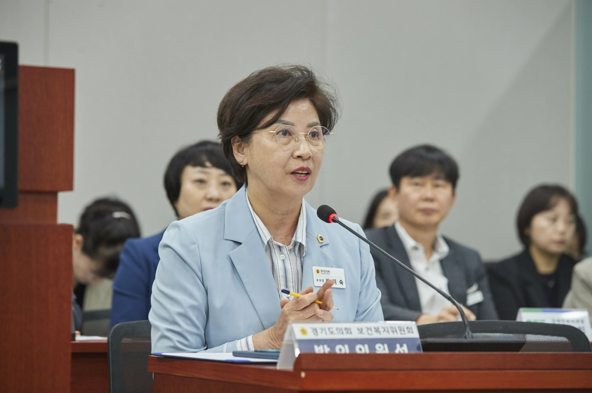 ▲김미숙 부의장이 4일 열린 제393회 임시회 보건복지위원회 회의에 참석해 ‘경기도 공공후견제도 이용 지원 및 활성화에 관한 조례 전부개정조례안’의 취지를 설명하고 있다. (사진=경기도의회)