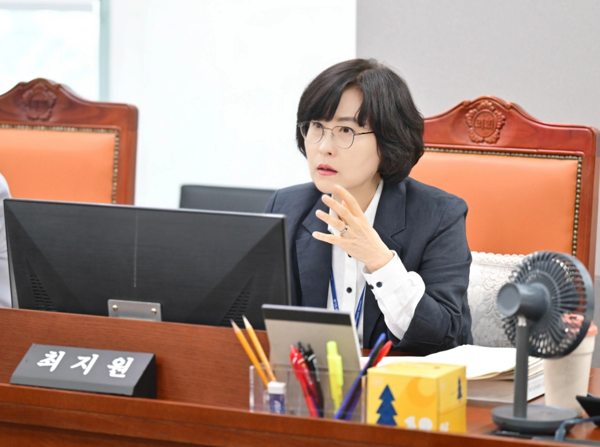 ▲최지원 의원이 4일 제393회 임시회 제1차 교육기획위원회 회의에서 조례안을 심사하며 발언하고 있다. (사진=경기도의회)