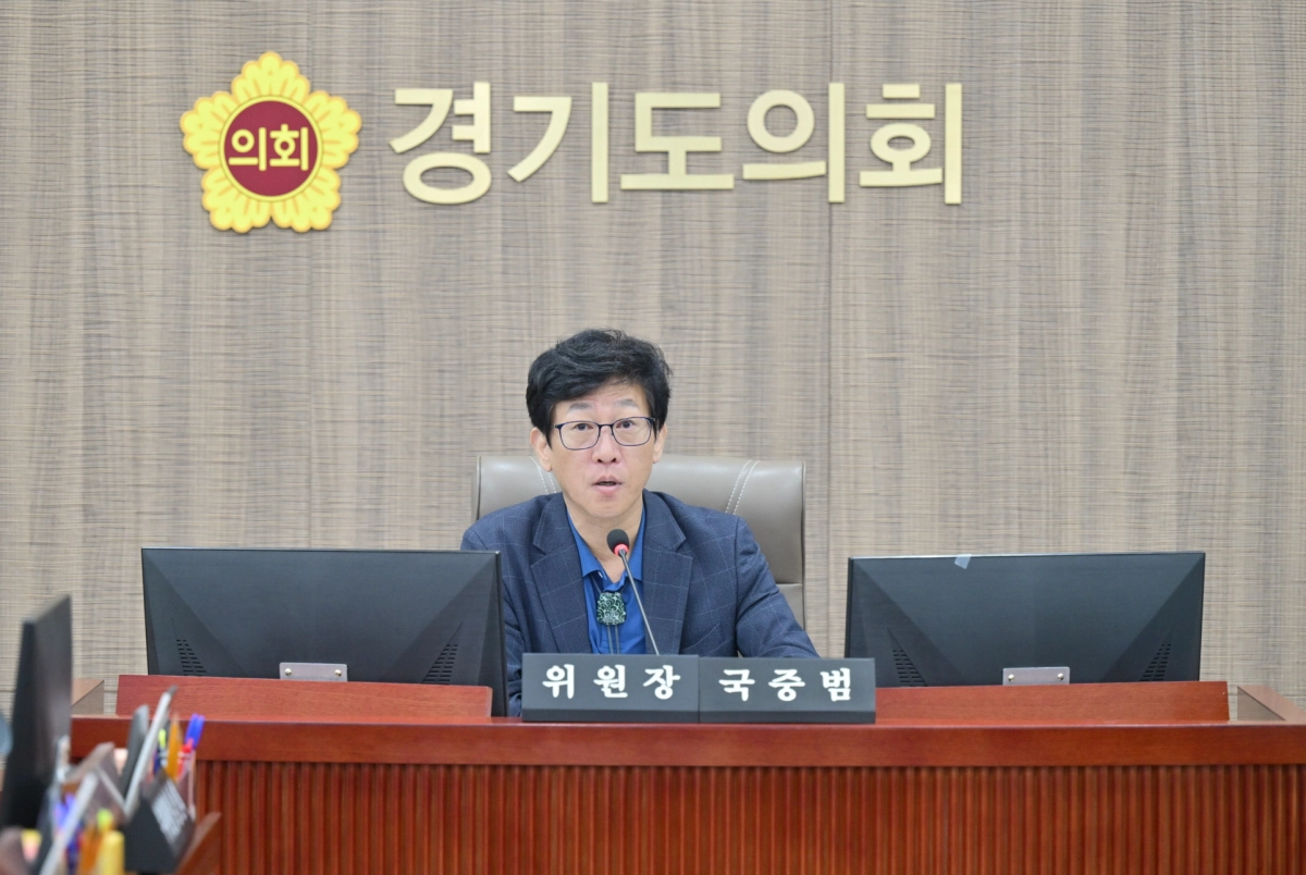 ▲국중범 교육기획위원장이 4일 열린 제393회 임시회 교육기획위원회 회의를 주재하고 있다. (사진=경기도의회)