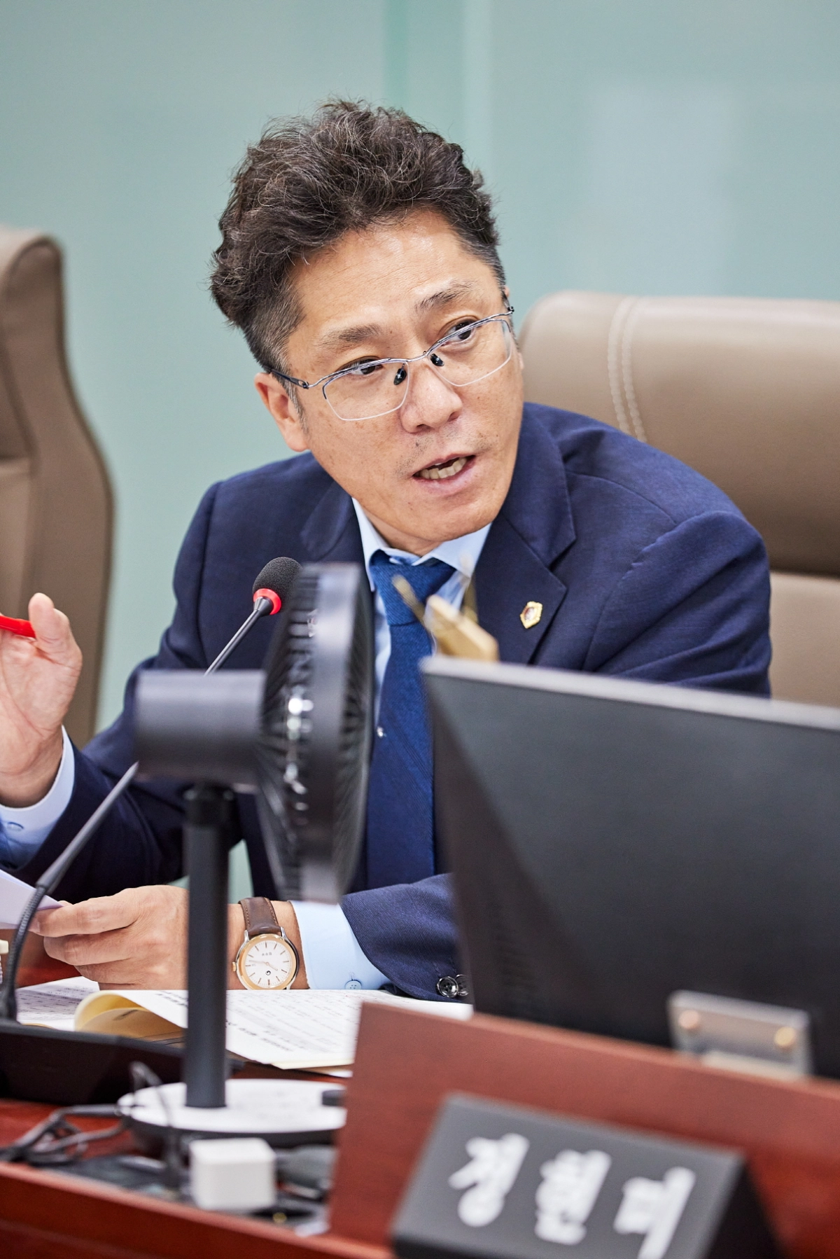 ▲정석원 의원이 4일 열린 제393회 임시회 제1차 교육행정위원회 회의에서 2026년도 제3차 수시분 공유재산관리계획안을 심사하며 질의하고 있다. (사진=경기도의회)