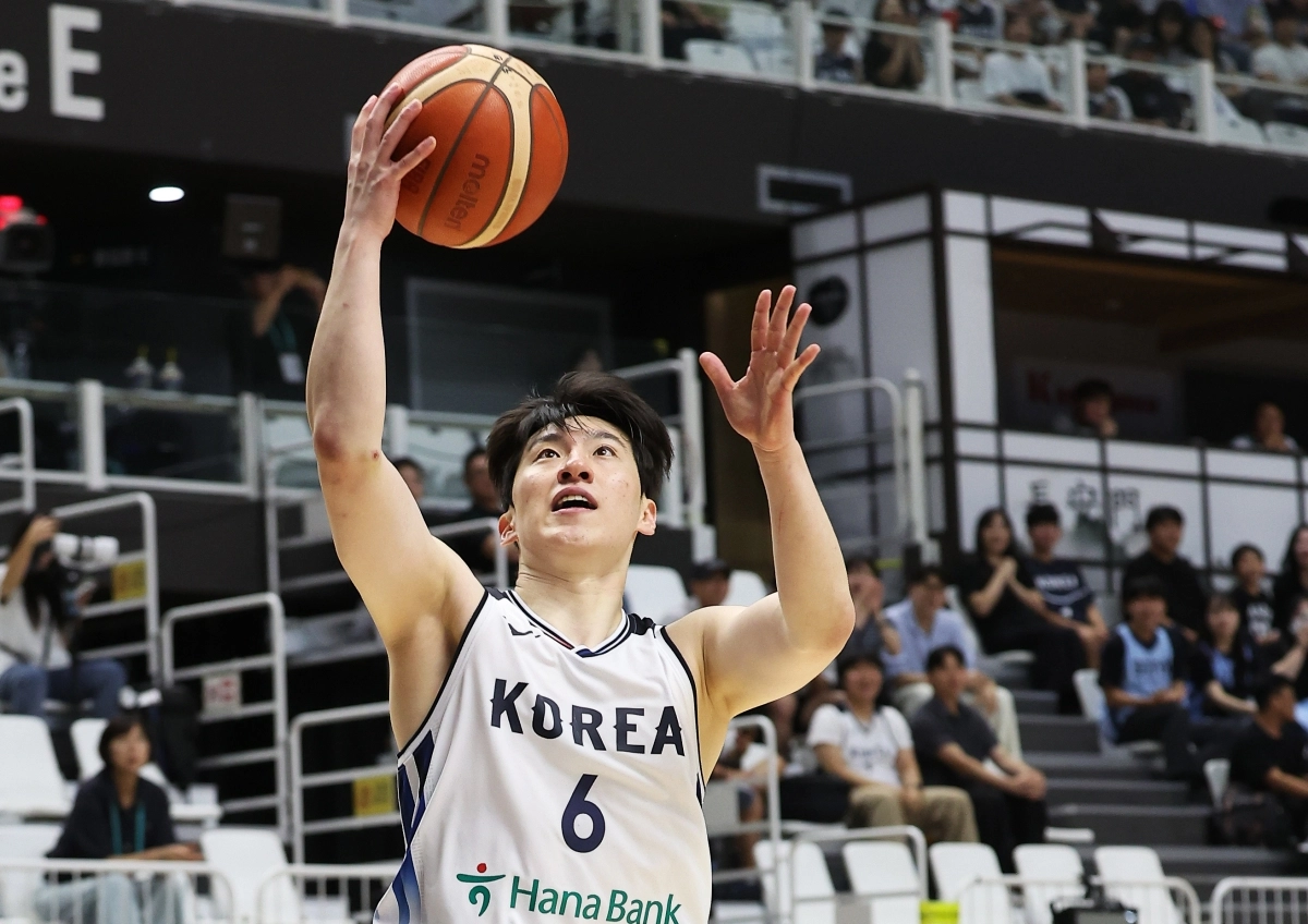 이정현이 4일 경기 수원시 kt 소닉붐아레나에서 열린 한국과 필리핀의 평가전에서 슛을 시도하고 있다. 2026.9.4 연합뉴스