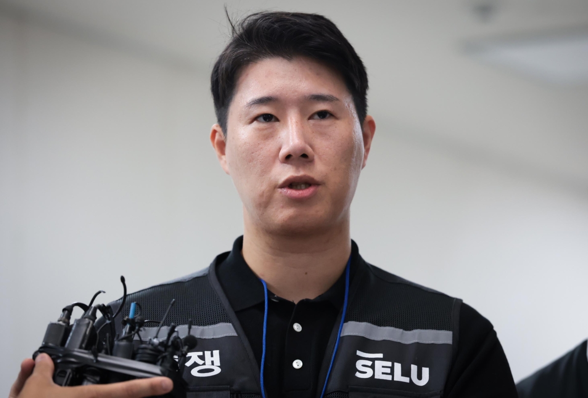 삼성그룹 초기업노동조합 삼성전자지부 최승호 위원장이 20일 정부세종청사 중앙노동위원회에서 입장을 밝히고 있다. 2026.5.20 뉴시스