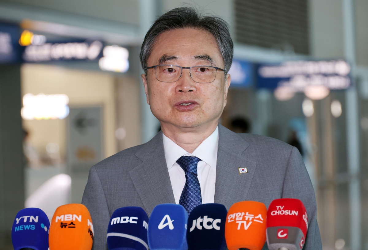 조현 외교부 장관이 5일 인천국제공항에서 네팔로 출국하며 발언하고 있다. 외교부는 조 장관이 이날부터 7일까지 네팔을 방문, 시시르 커날 네팔 외교장관과 한-네팔 외교장관 회담을 한다고 밝혔다. 2026.9.5 연합뉴스