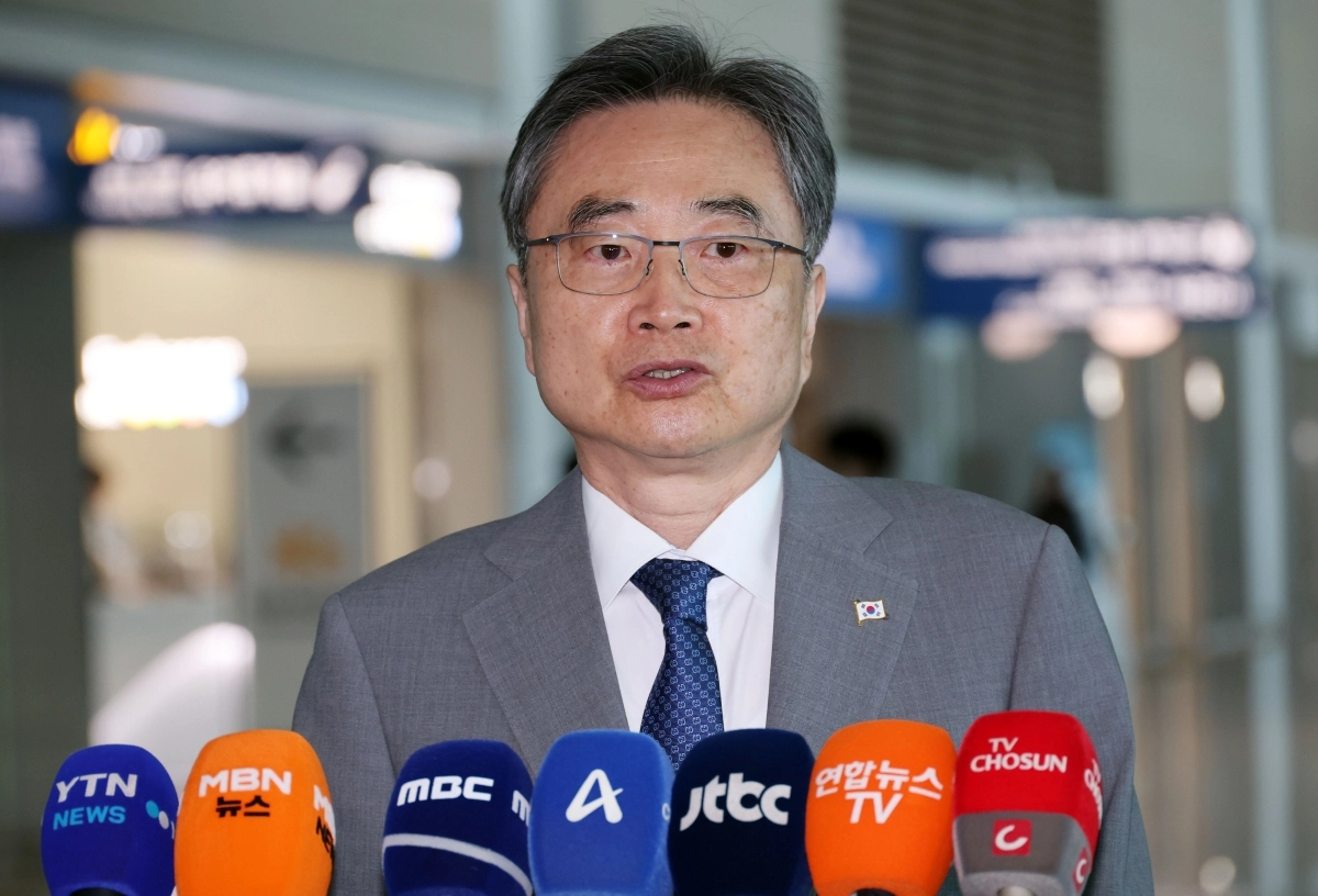 조현 외교부 장관이 5일 인천국제공항에서 네팔로 출국하며 발언하고 있다. 외교부는 조 장관이 이날부터 7일까지 네팔을 방문, 시시르 커날 네팔 외교장관과 한-네팔 외교장관 회담을 한다고 밝혔다. 2026.9.5 연합뉴스