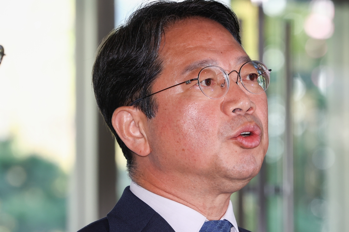 김승원 법무부 장관 후보자가 3일 오전 서울 종로구 적선현대빌딩에 마련된 인사청문 준비 사무실로 출근하며 취재진 질의에 답하고 있다. 2026.9.3 뉴시스