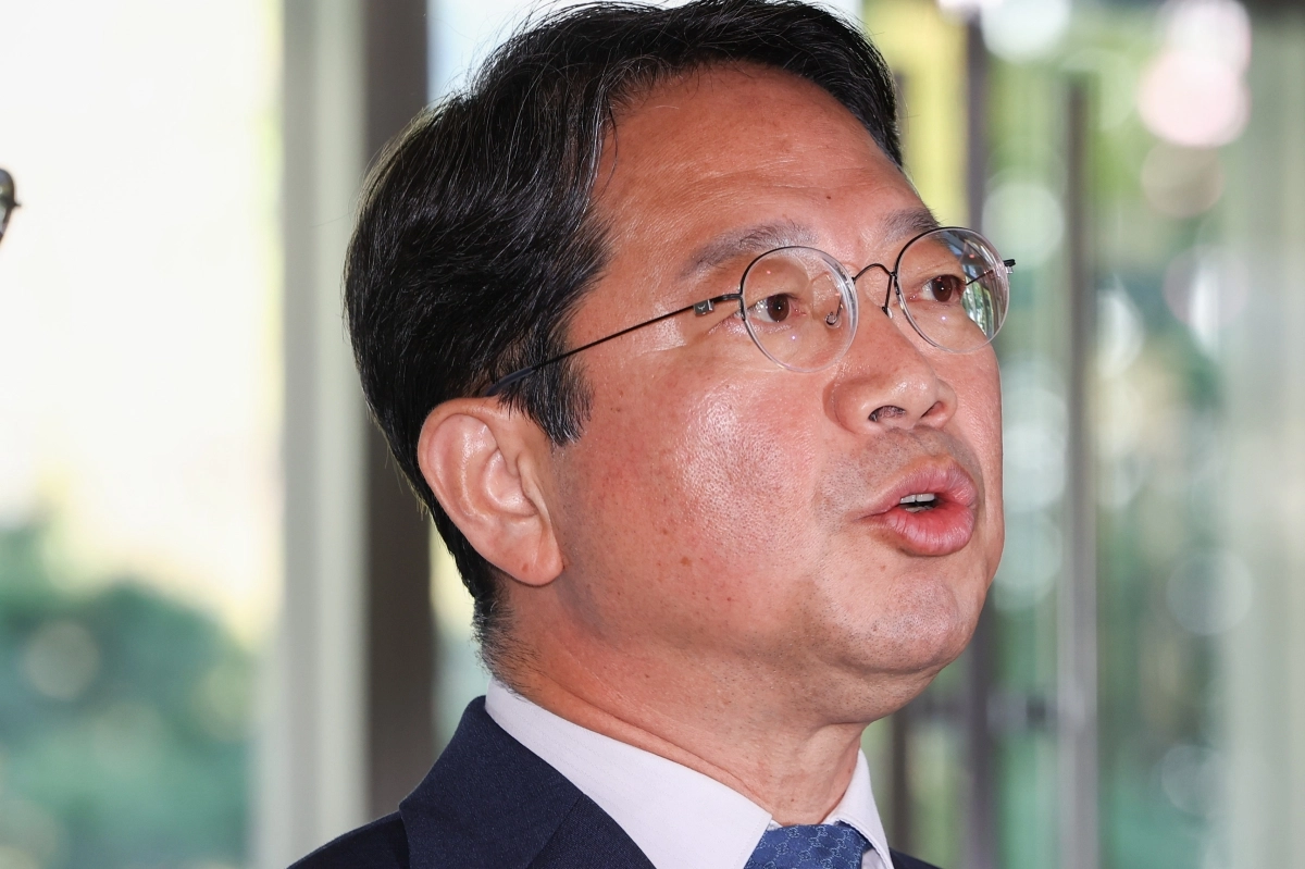 김승원 법무부 장관 후보자가 3일 오전 서울 종로구 적선현대빌딩에 마련된 인사청문 준비 사무실로 출근하며 취재진 질의에 답하고 있다. 2026.9.3 뉴시스