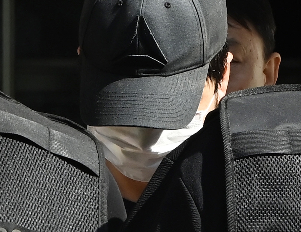 이혼소송 중인 아내를 흉기로 살해한 30대 남성 A씨가 3일 구속 전 피의자 심문(영장실질심사)에 출석하기 위해 경기 성남시 분당경찰서 유치장을 나오고 있다. 2026.09.03. 뉴시스