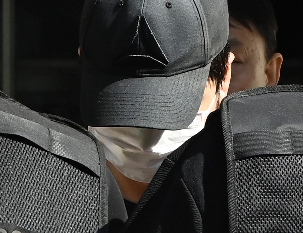 이혼소송 중인 아내를 흉기로 살해한 30대 남성 A씨가 3일 구속 전 피의자 심문(영장실질심사)에 출석하기 위해 경기 성남시 분당경찰서 유치장을 나오고 있다. 2026.09.03. 뉴시스