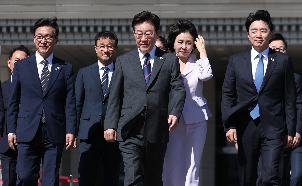 프랑스를 국빈방문 하는 이재명 대통령과 김혜경 여사가 6일 성남 서울공항에서 공군 1호기로 이동하고 있다. 2026.9.6 연합뉴스