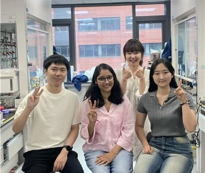 서창현 연구원 니투 싱(Neetu Singh) 박사, 백윤정 교수, 임하늘 연구원(왼쪽부터)  카이스트 제공