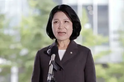 이진숙, “여자 히틀러” 김민석 ‘모욕죄’ 고소인 자격으로 경찰 출석