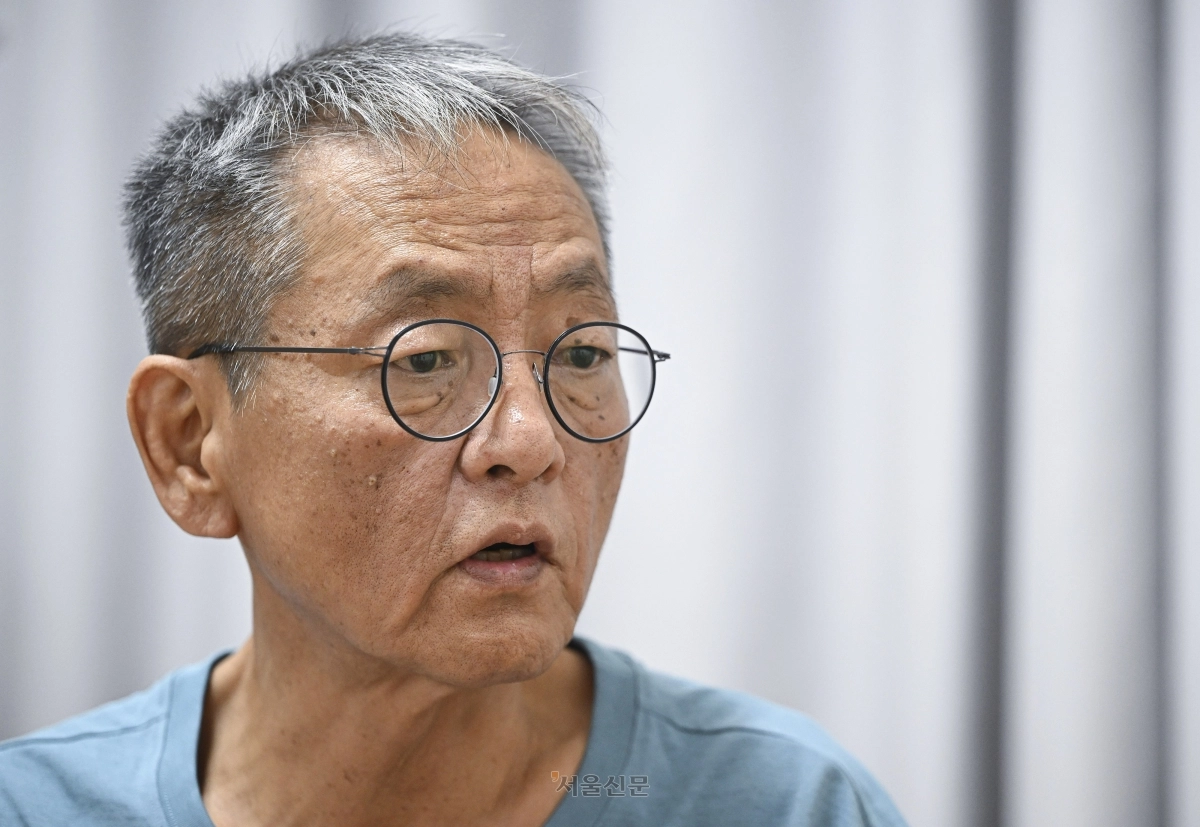 ‘안녕, 피터팬’의 저자 전경철씨가 23일 서울 강동구 명일동 자택에서 서울신문과 인터뷰 하고 있다. 2026.7.23 이지훈 기자