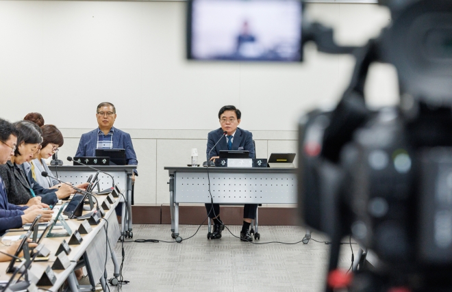 “비판에도 채팅창 닫지 마세요” 누구에게나 열린 강서 간부회의 [현장 행정]