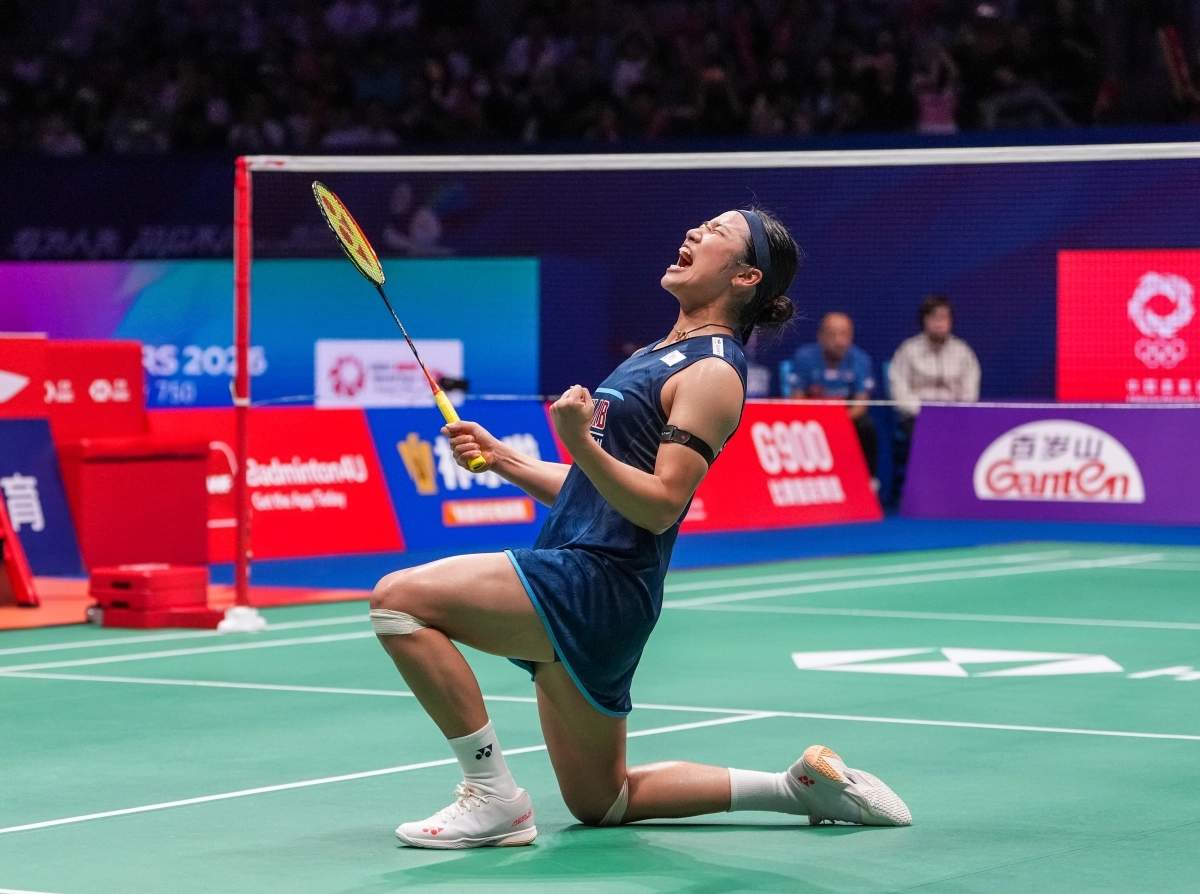 안세영이 6일 중국 선전 아레나에서 열린 2026 세계배드민턴연맹(BWF) 월드투어 중국 마스터스 결승에서 미야자키 도모카(일본)를 상대로 우승한 뒤 포효하고 있다. 선전 신화 뉴시스