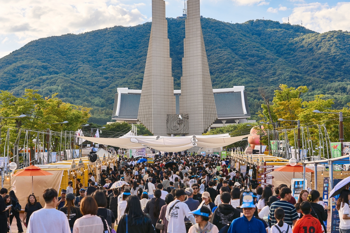 천안 K컬처 박람회를 찾은 방문객들. 시 제공