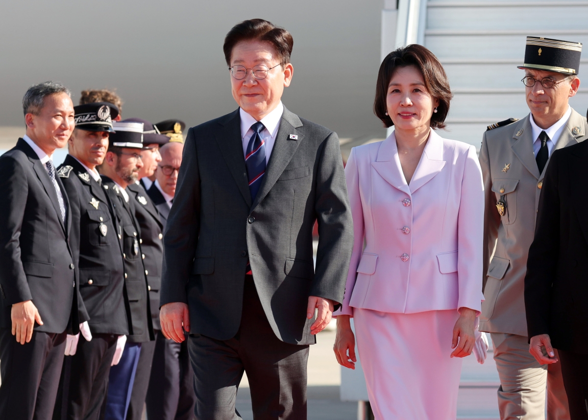 이재명 대통령 부부, 프랑스 도착
