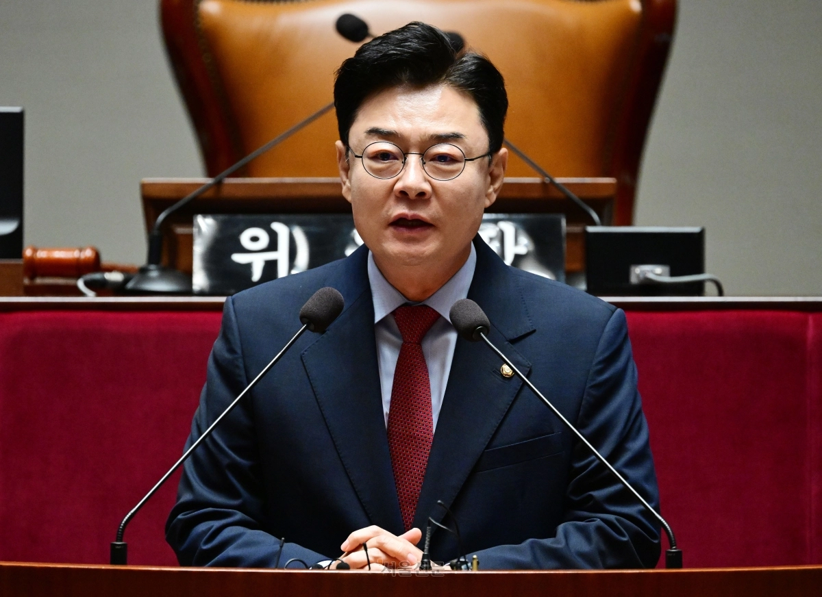 국회 산업통상자원중소벤처기원위원장 후보로 선출된 김성원 국민의힘 의원이 7월 23일 국회에서 열린 제22대 국회 후반기 상임위원장 후보자 선출 의원총회에서 인사말을 하고 있다.  홍윤기 기자