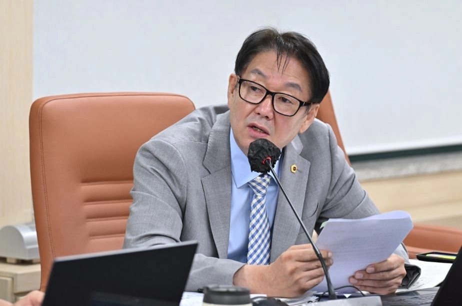 지난 4일 열린 제339회 임시회 기후환경본부 업무보고에서 질의하는 김정환 의원. 서울시의회 제공