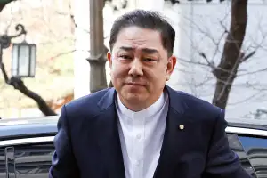 경찰, ‘뇌물 등 혐의’ 김병기 의원 구속영장 신청…수사 1년만