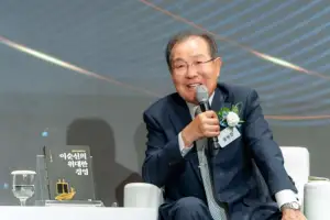 thumbnail - 독후감 쌓여 독창적 기술력으로…5평 사무실서 ‘K뷰티 산실’ 키워낸 한국콜마