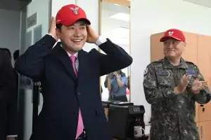 교관모 써보는 국민의힘 장동혁 대표