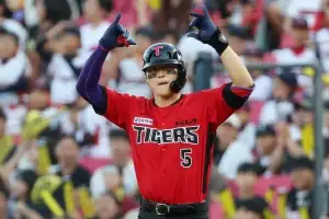 이것이 슈퍼스타다! 홈런 1위 김도영 8월 MVP 선정…곽빈 제쳤다