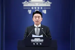 강훈식 “환경미화원 ‘3인 1조’ 예외 남발…일터가 죽음 현장 돼선 안 돼”