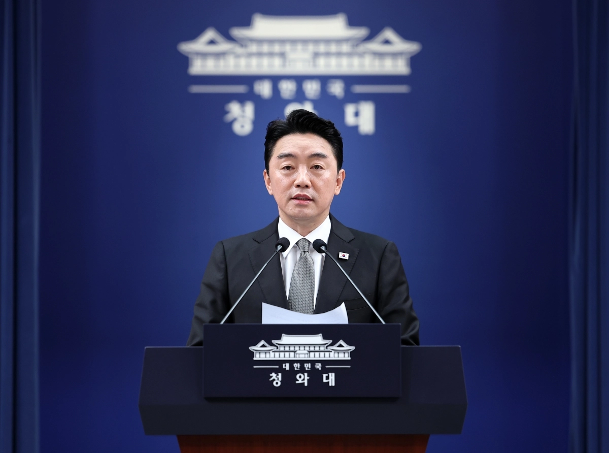 강훈식 비서실장이 30일 청와대 춘추관에서 인사 관련 브리핑을 하고 있다. 연합뉴스